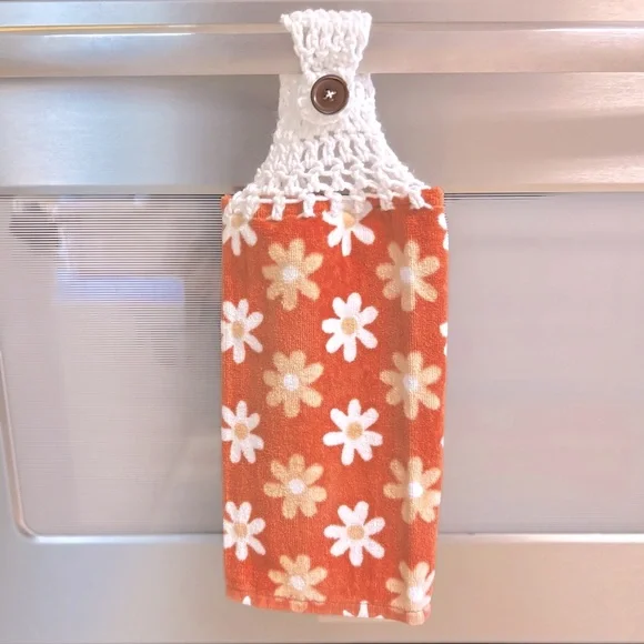 HAND CRAFTED Crocheted Top Colorful Floral Hanging Kitchen or Bathroom Towel - Picture 8 of 8